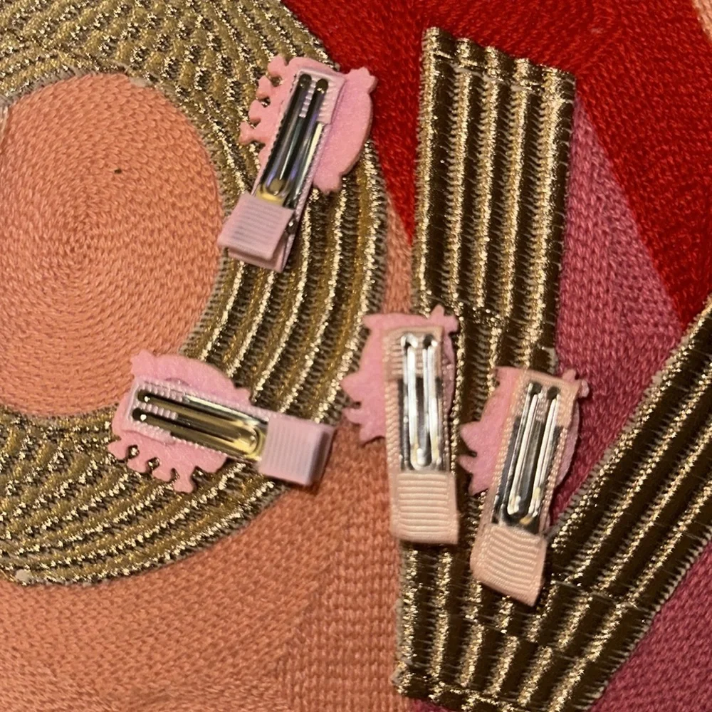 Kitty hair clips‎